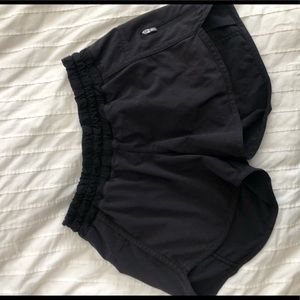 black lulu lemon running shorts